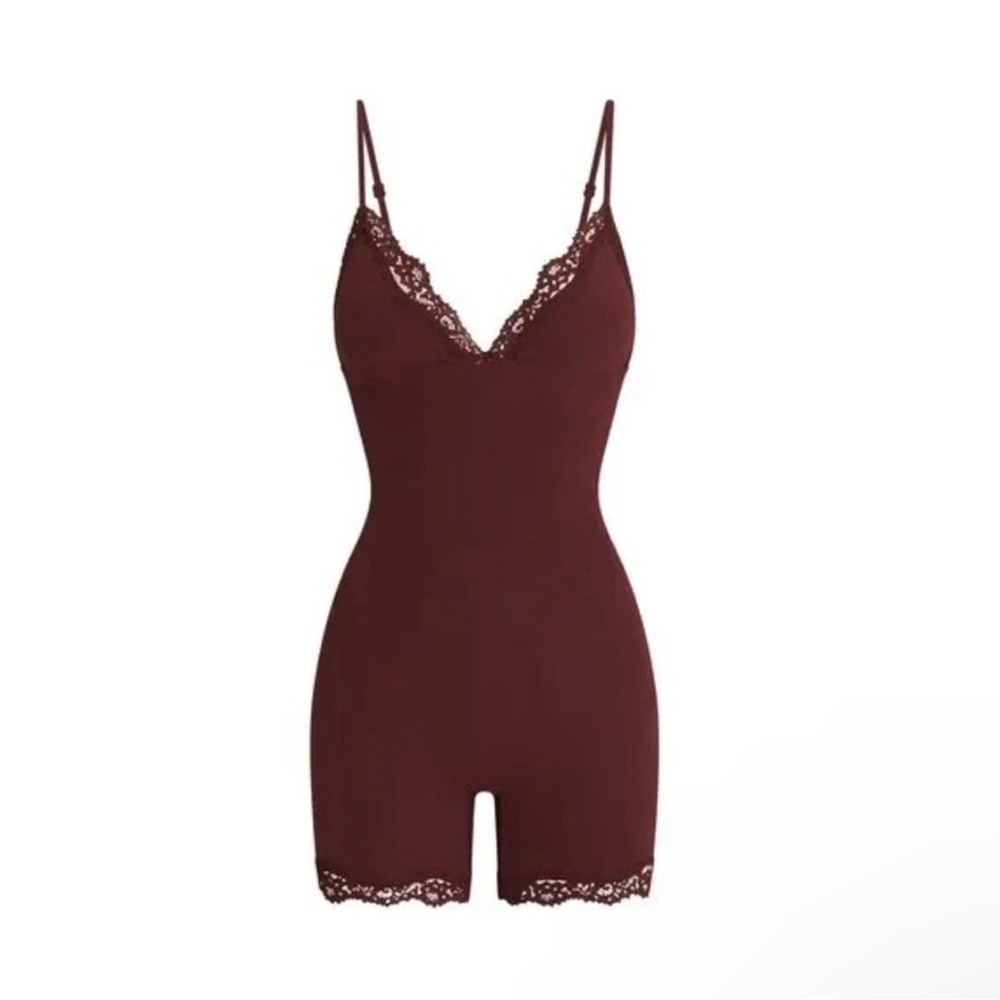 NWT RARE Skims Fits Everybody Triangle Onesie in OXBLOOD Size Medium - Picture 2 of 2